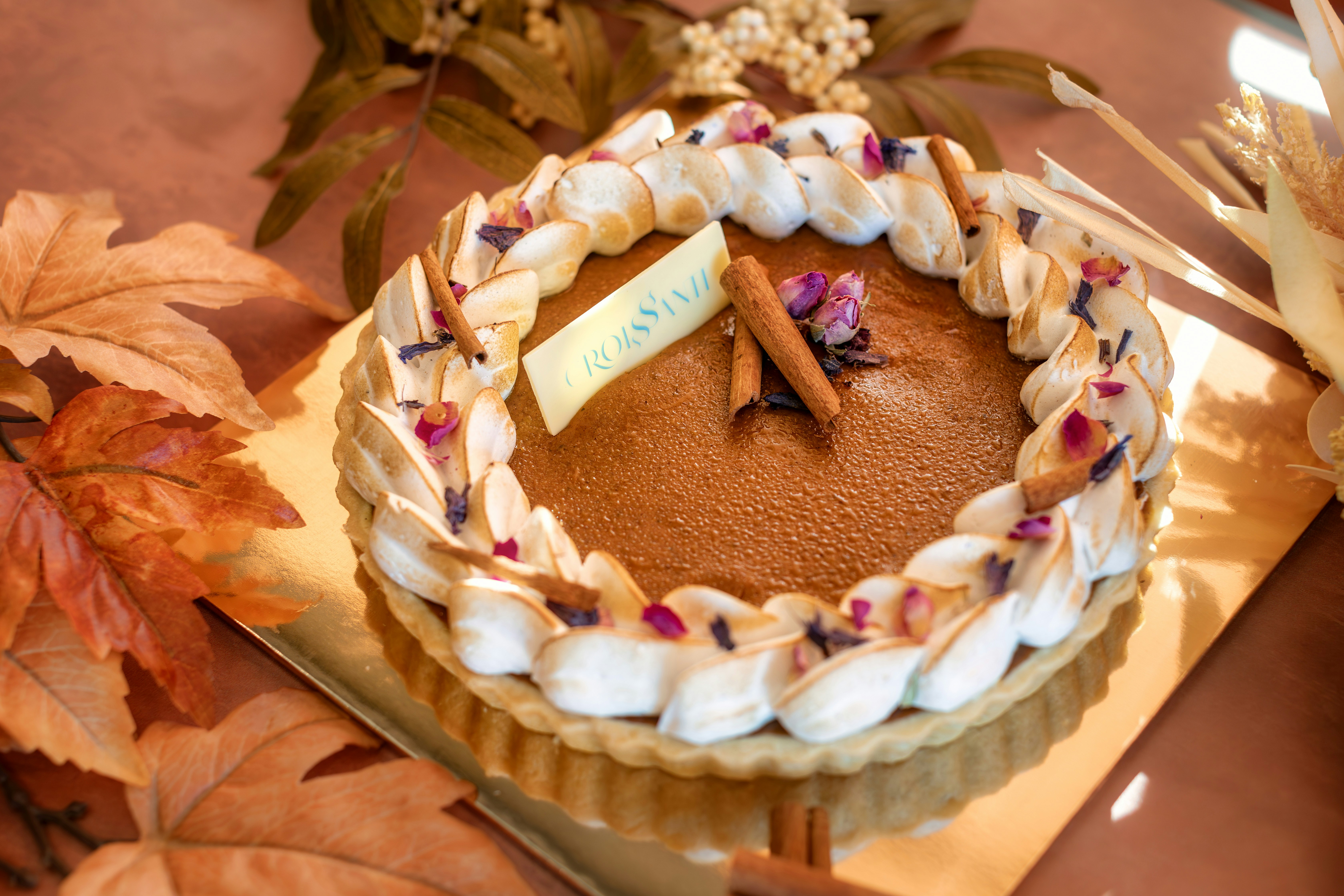 Elegant cake display