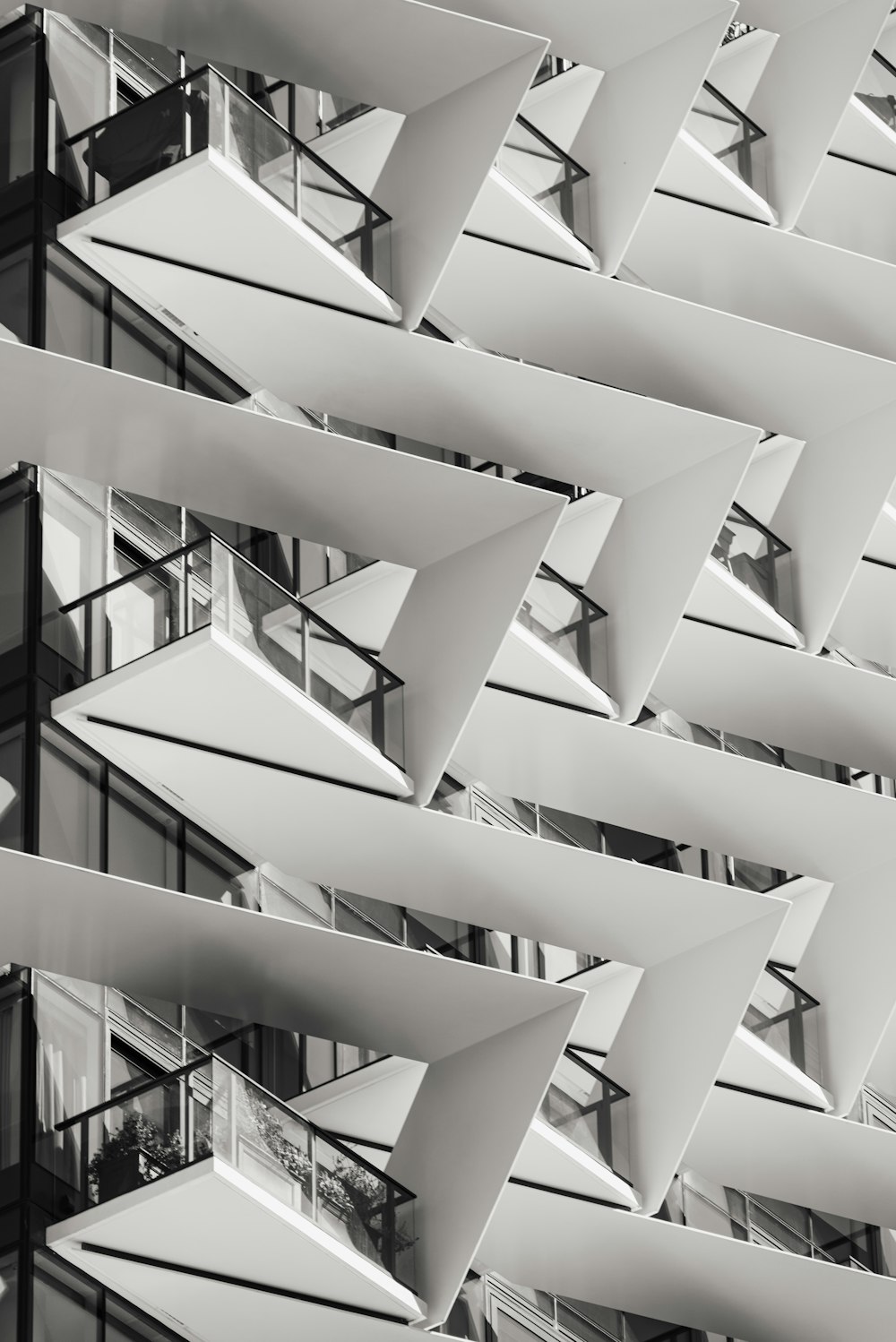 a black and white photo of a building