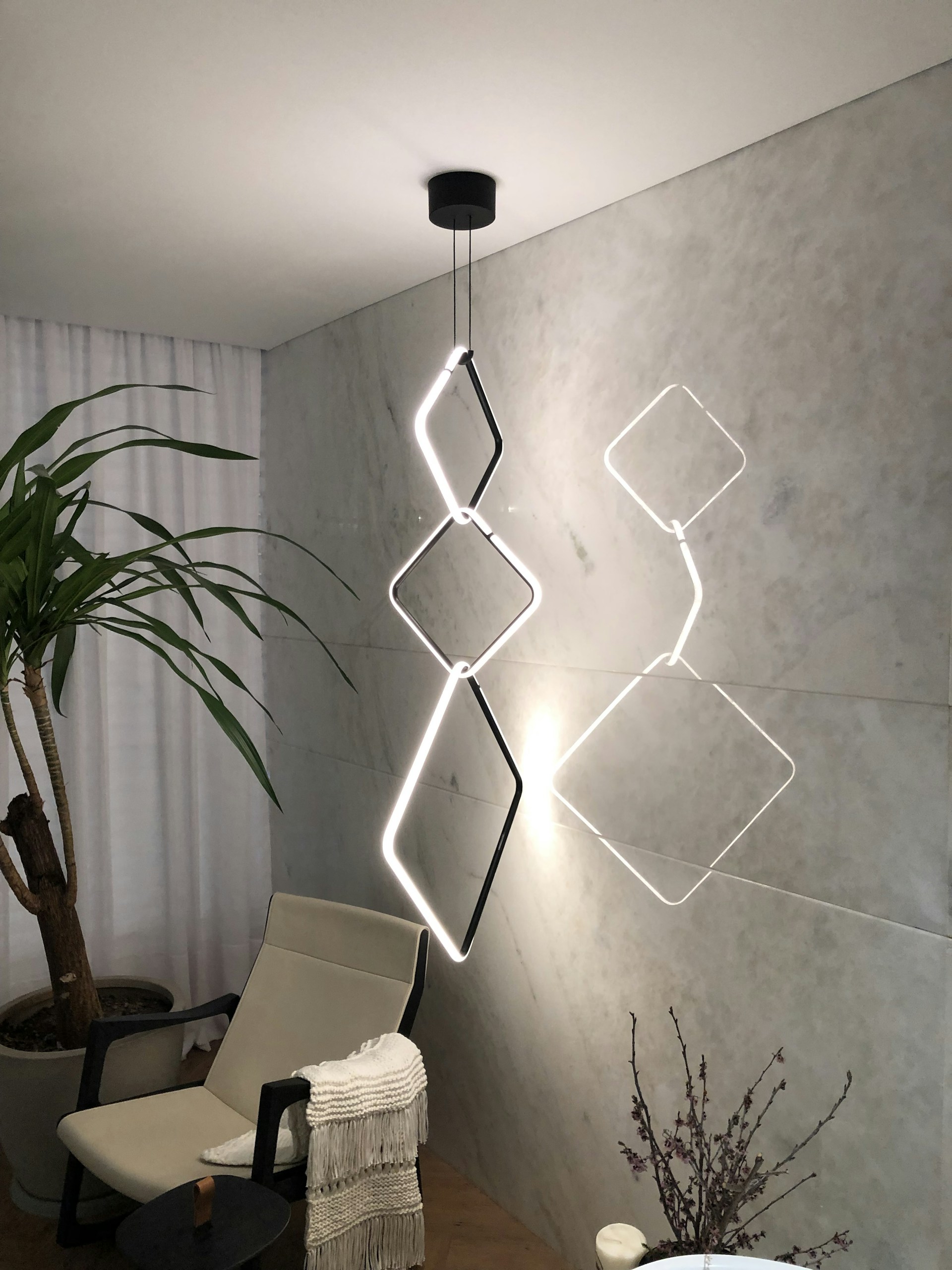 gray computer monitor