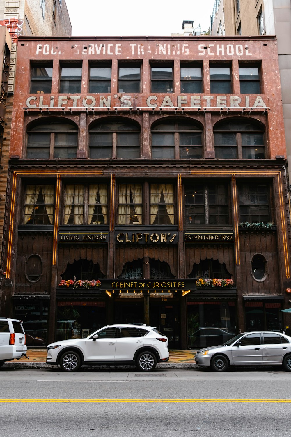 a large building with cars parked in front of it