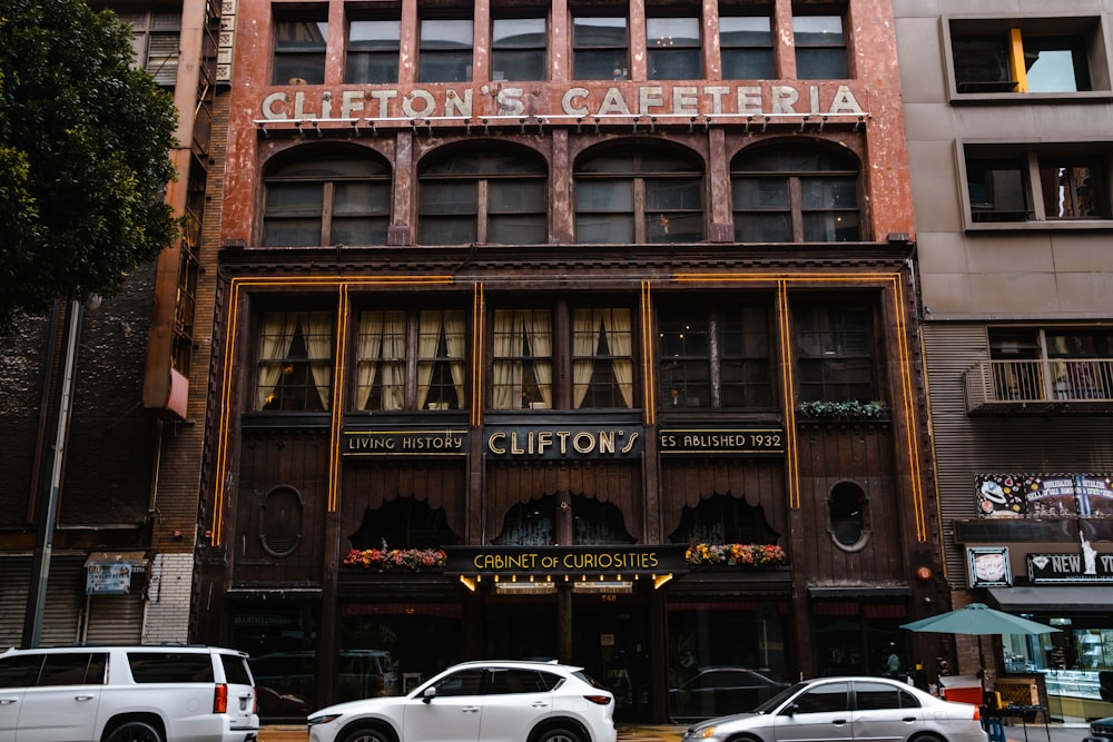 a group of cars parked in front of a building