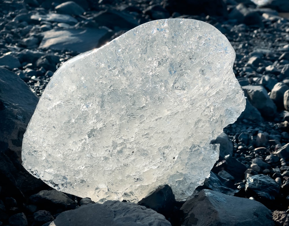 a large rock sitting on top of a rocky beach