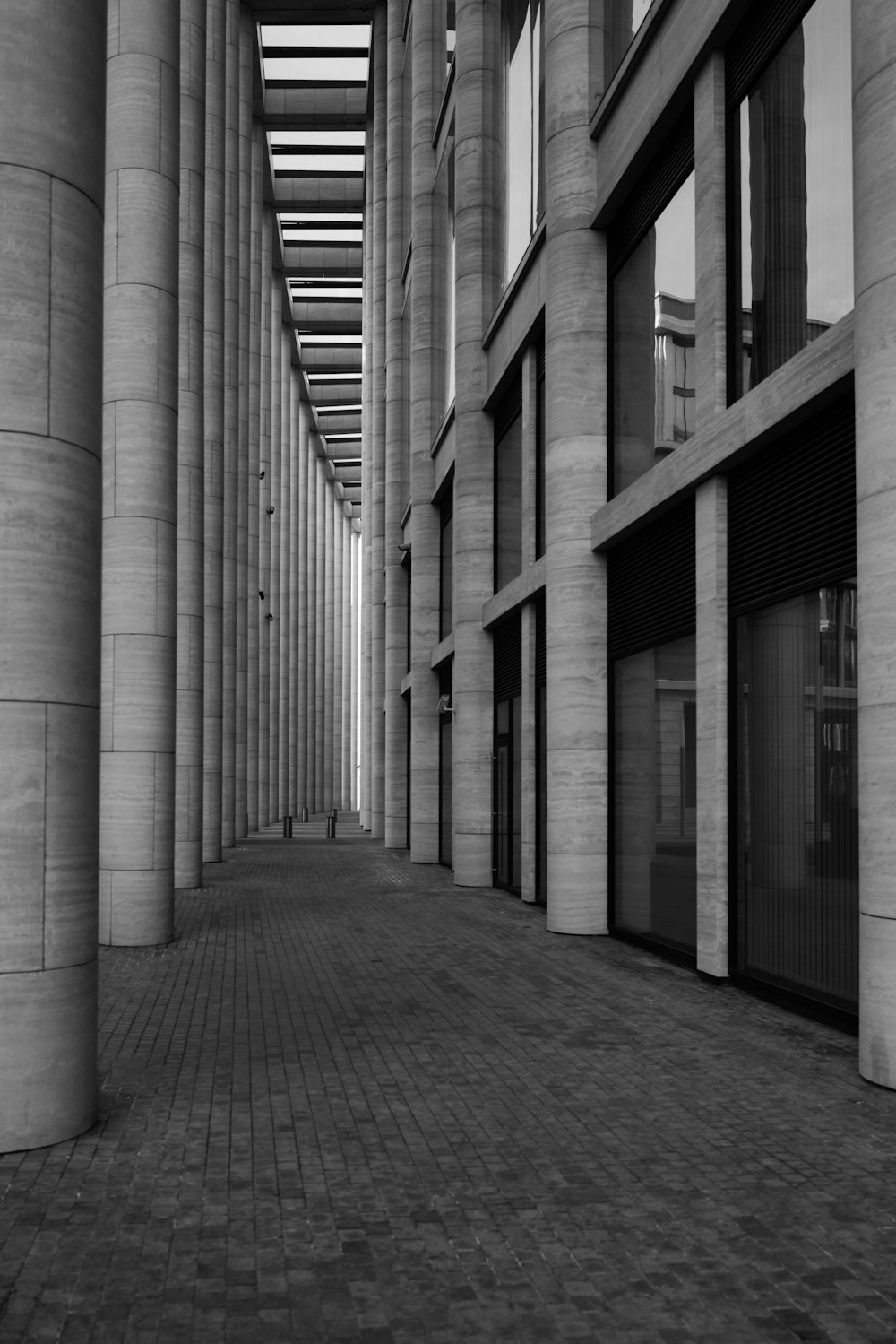 a black and white photo of a walkway between two buildings
