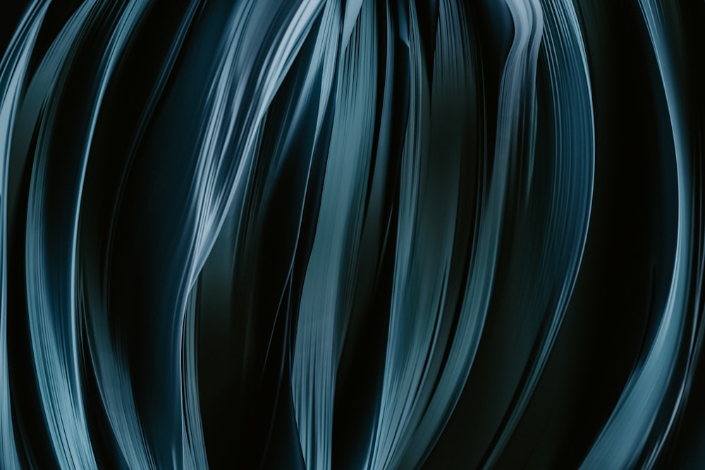 uma foto desfocada de um fundo preto e azul