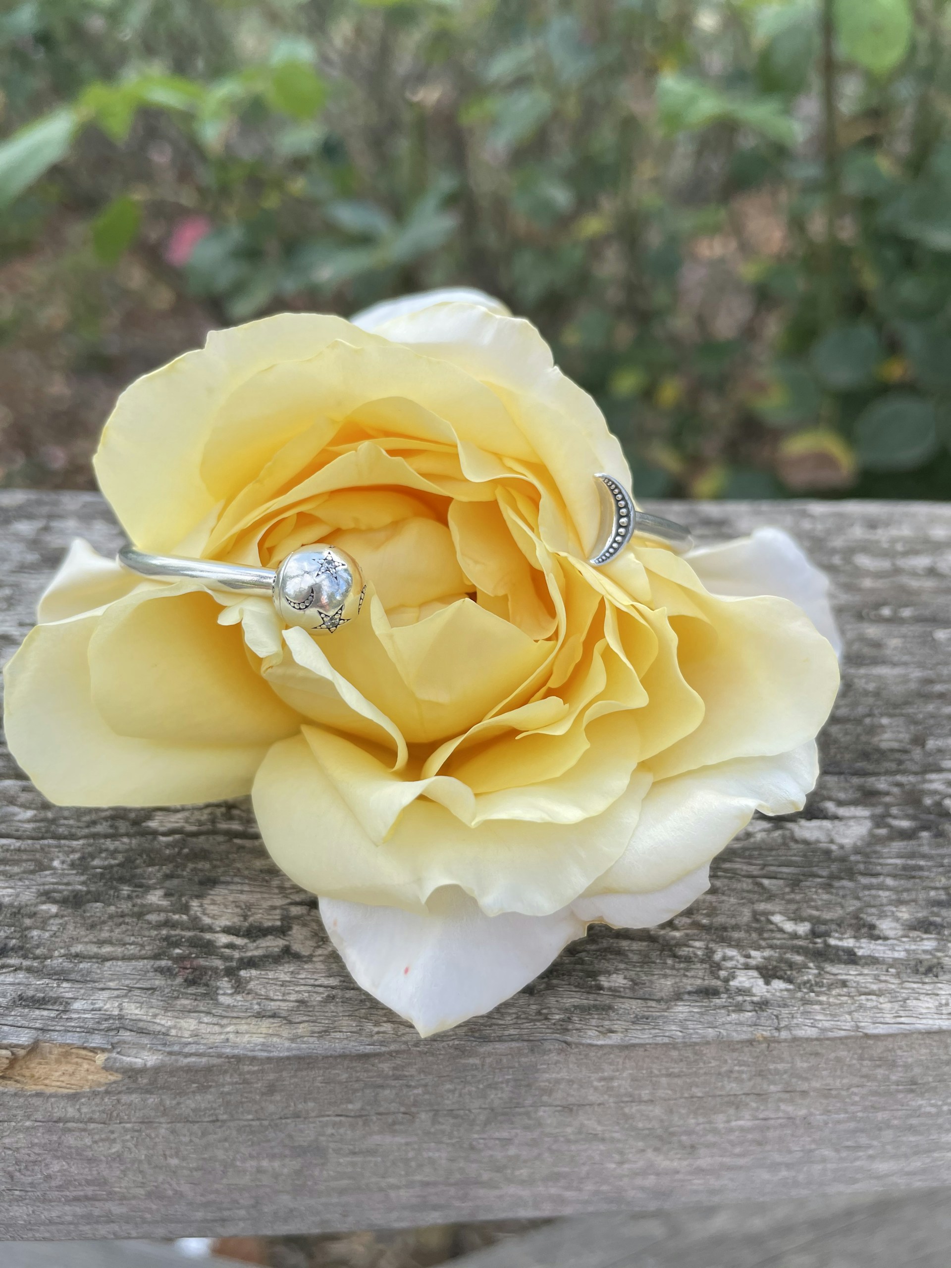 gray computer monitor