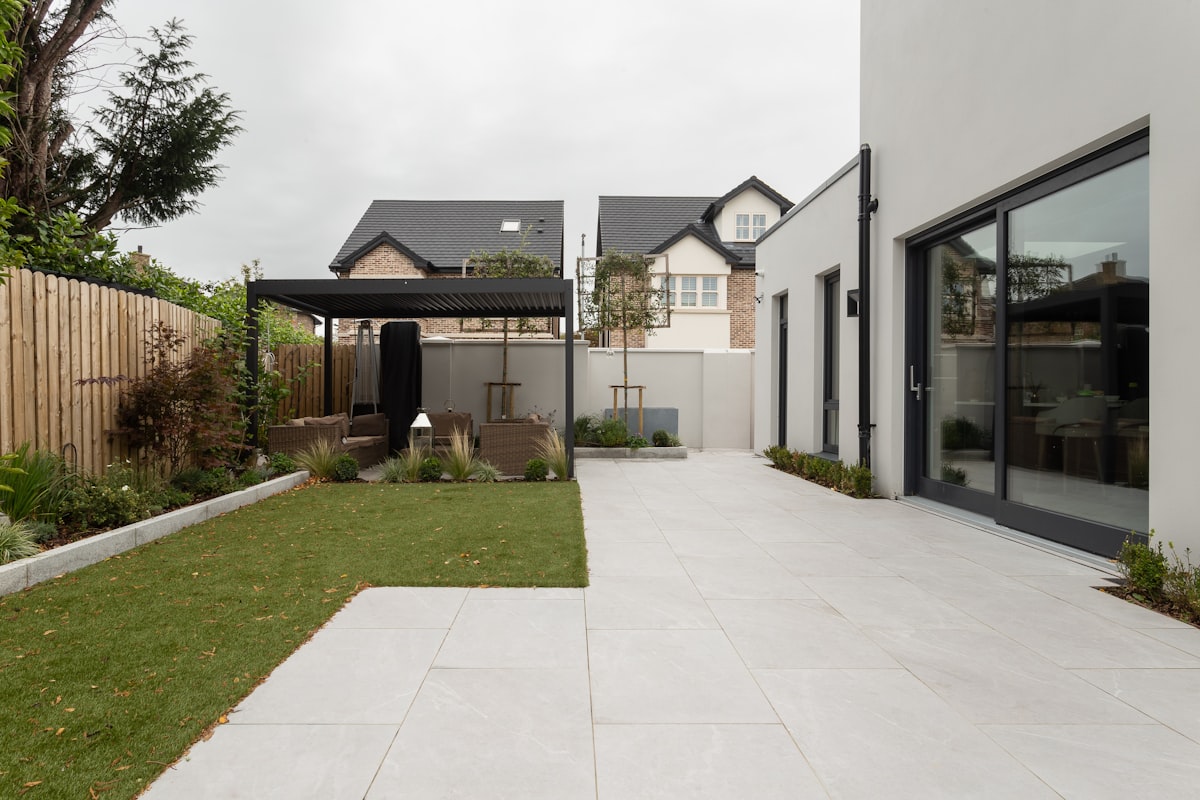 Outdoor Kitchen & Dining Area - Photo 3