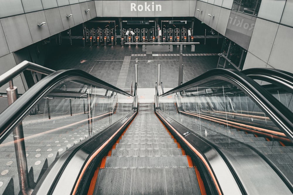 an escalator in a subway station with no people