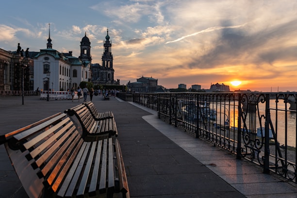 View of the Malecón del Río in Barranquilla during sunset with people walking along the river.