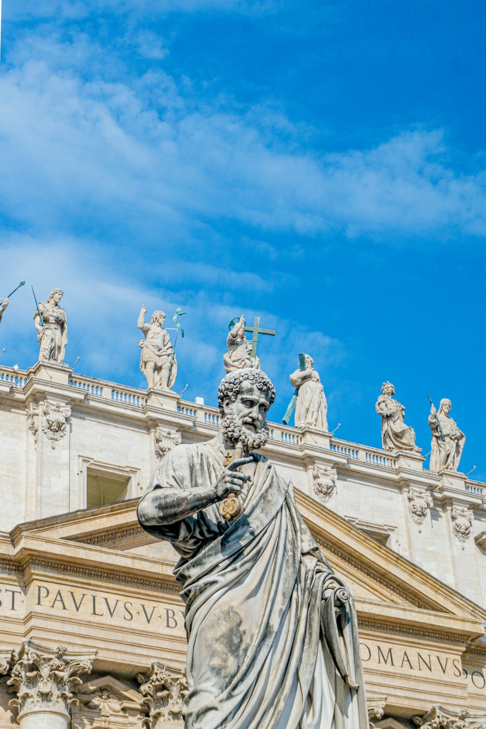 a statue of a man in front of a building