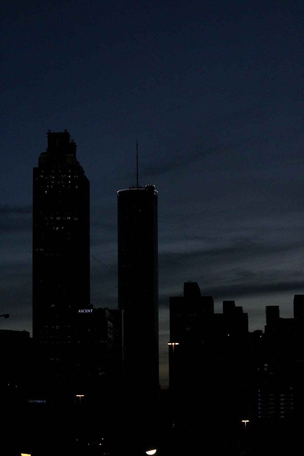 Une vue d’un horizon de la ville la nuit