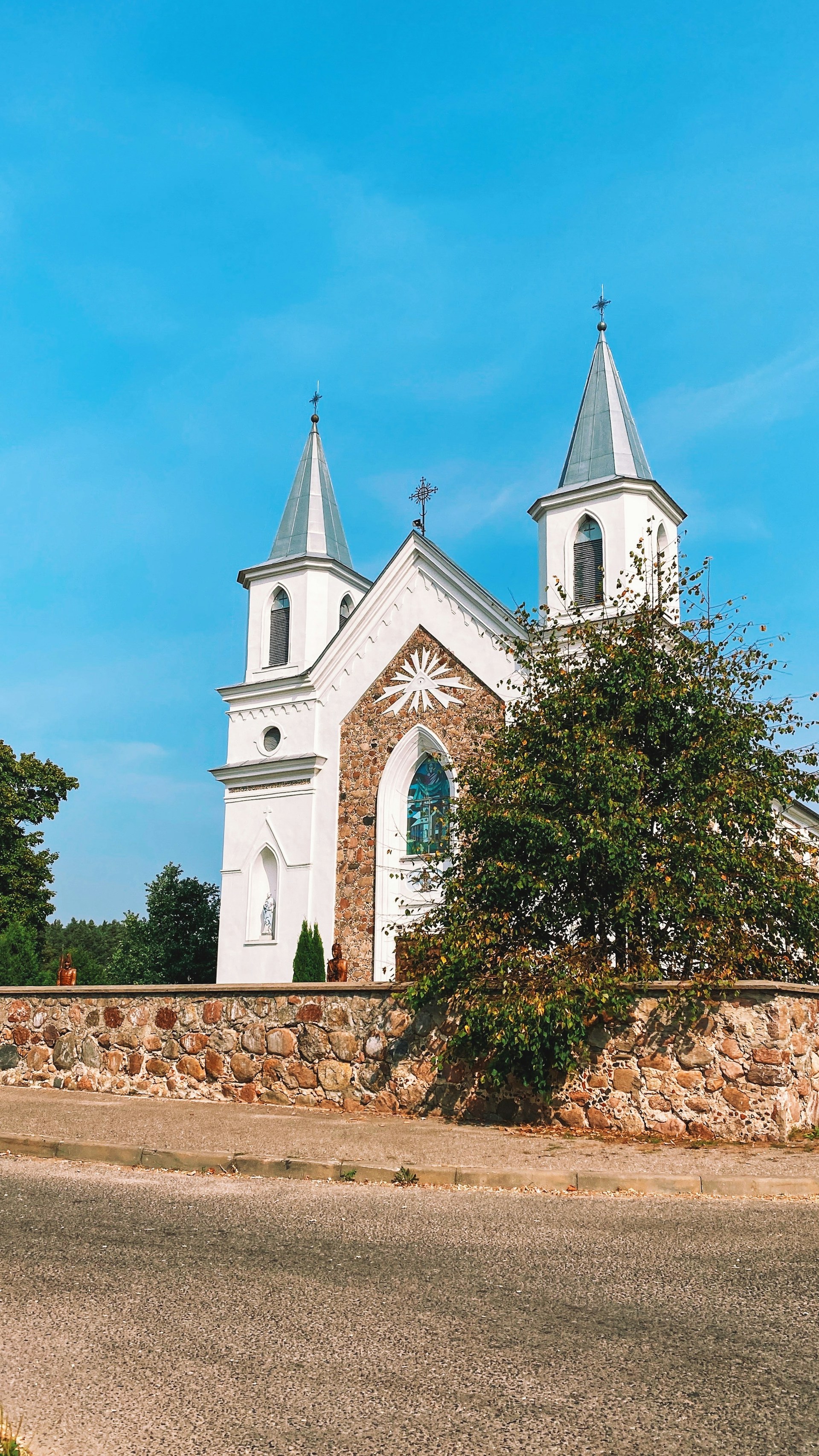 gray computer monitor