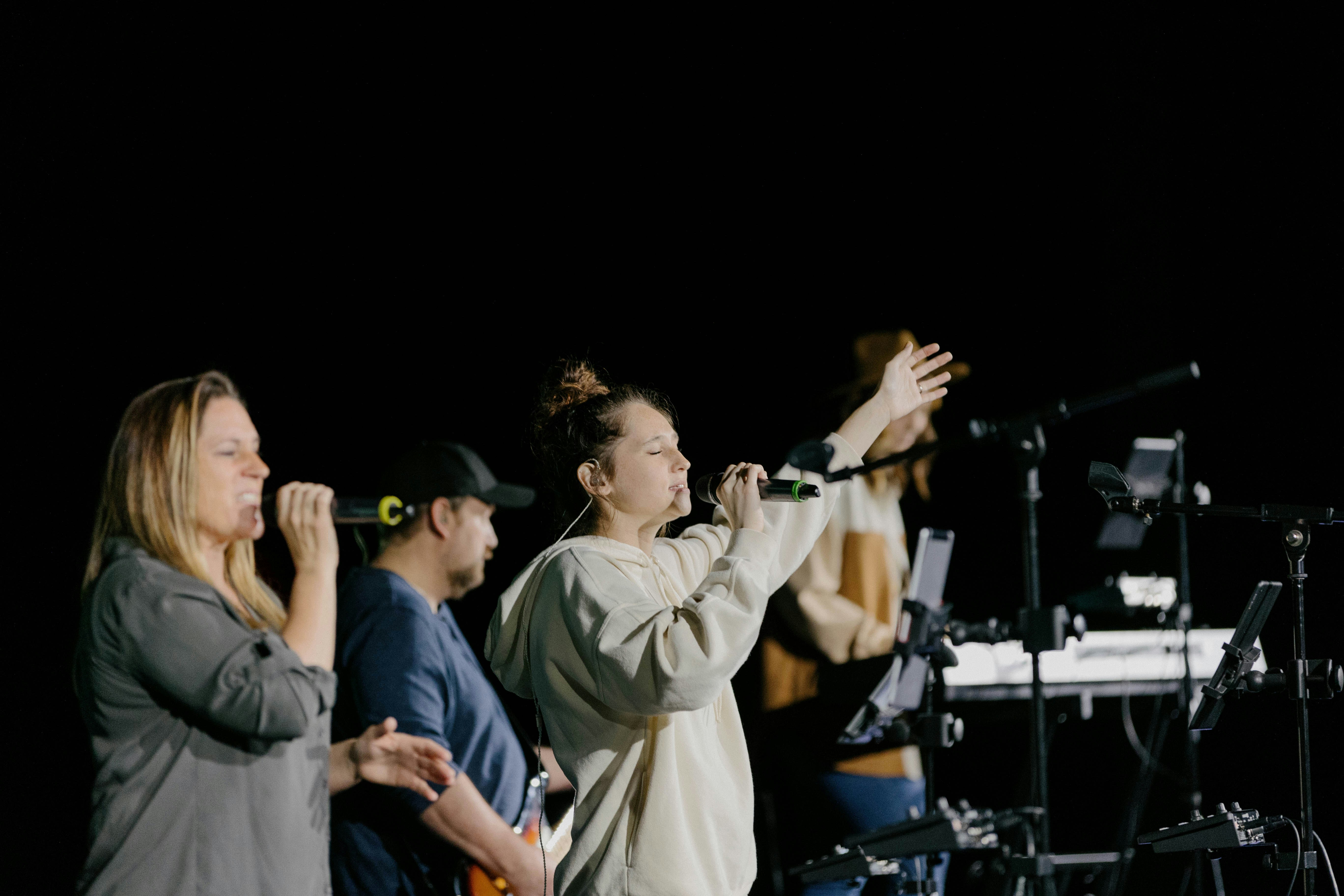 gray computer monitor