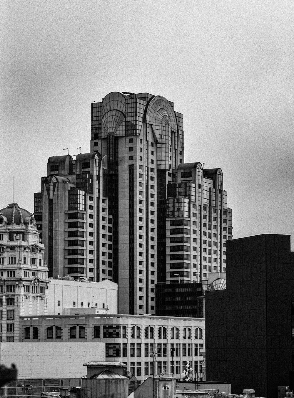 a black and white photo of a city skyline