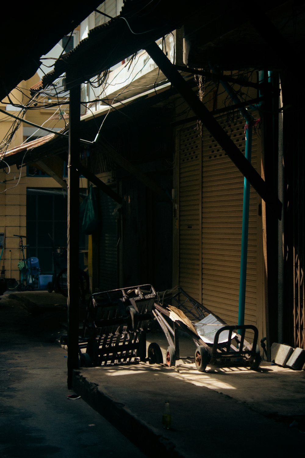 a pile of junk sitting on the side of a building