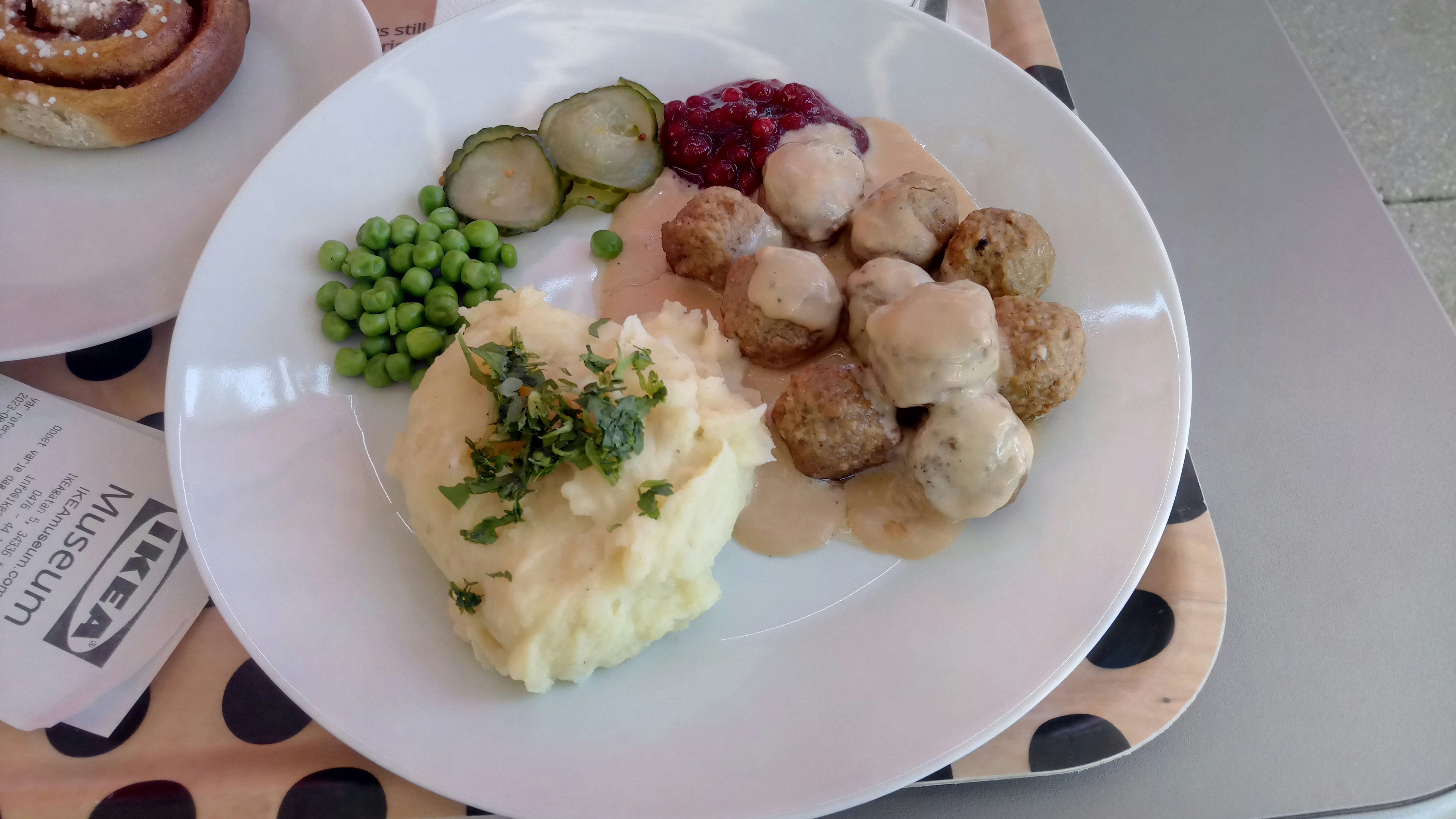 Delicious Swedish Meatballs Recipe: Meatballs in Creamy Gravy
