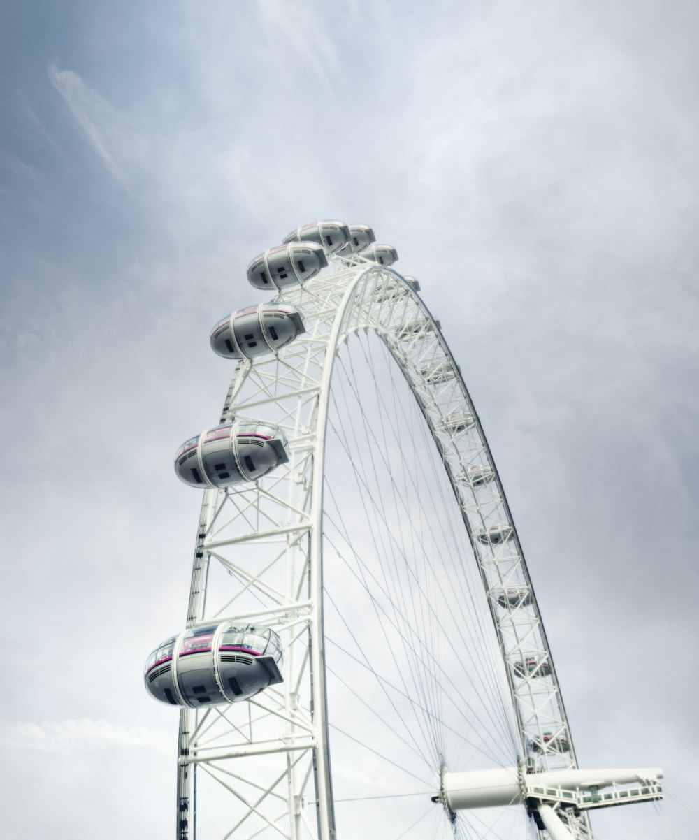 a large ferris wheel on a cloudy day