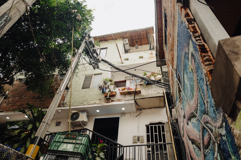 a narrow alleyway with a graffiti covered building in the background