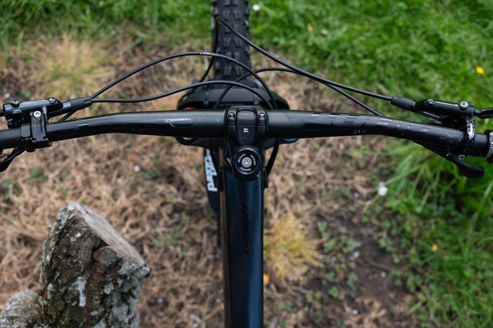 a close up of the handle bars on a bike