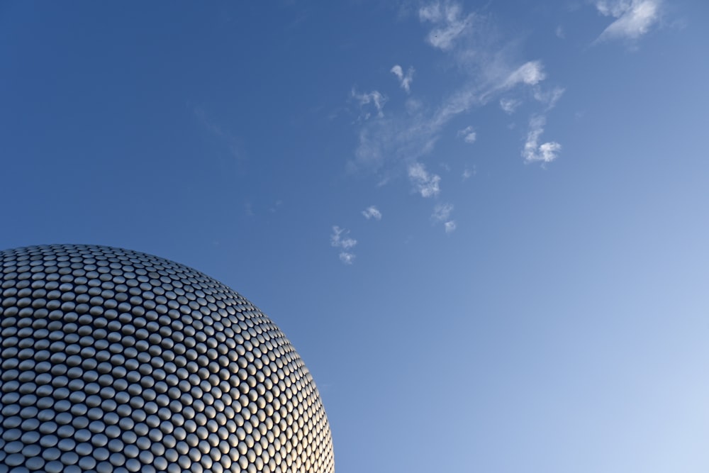 a very large building with a sky in the background