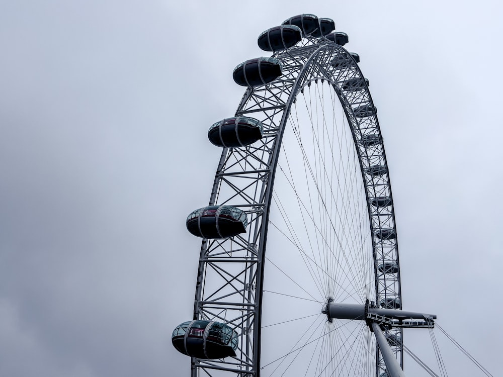 a large ferris wheel on a cloudy day