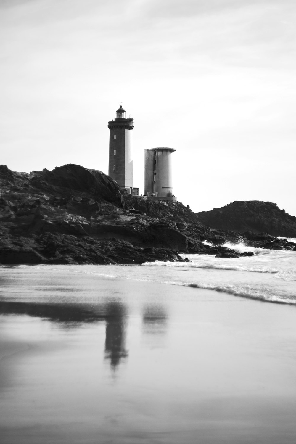 a black and white photo of two lighthouses