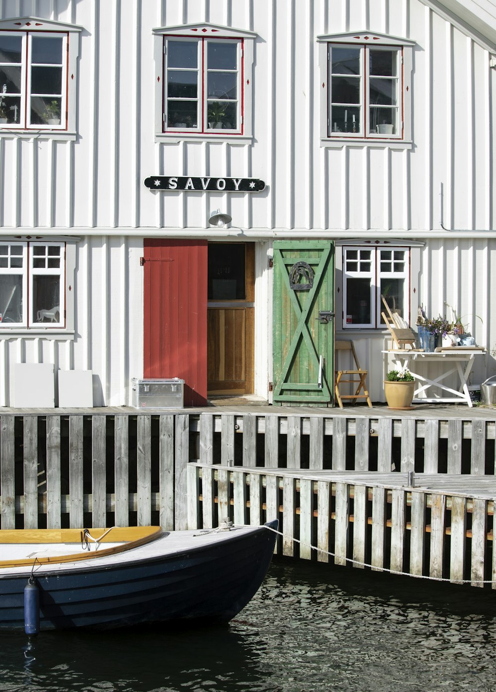 a boat is docked in front of a white building