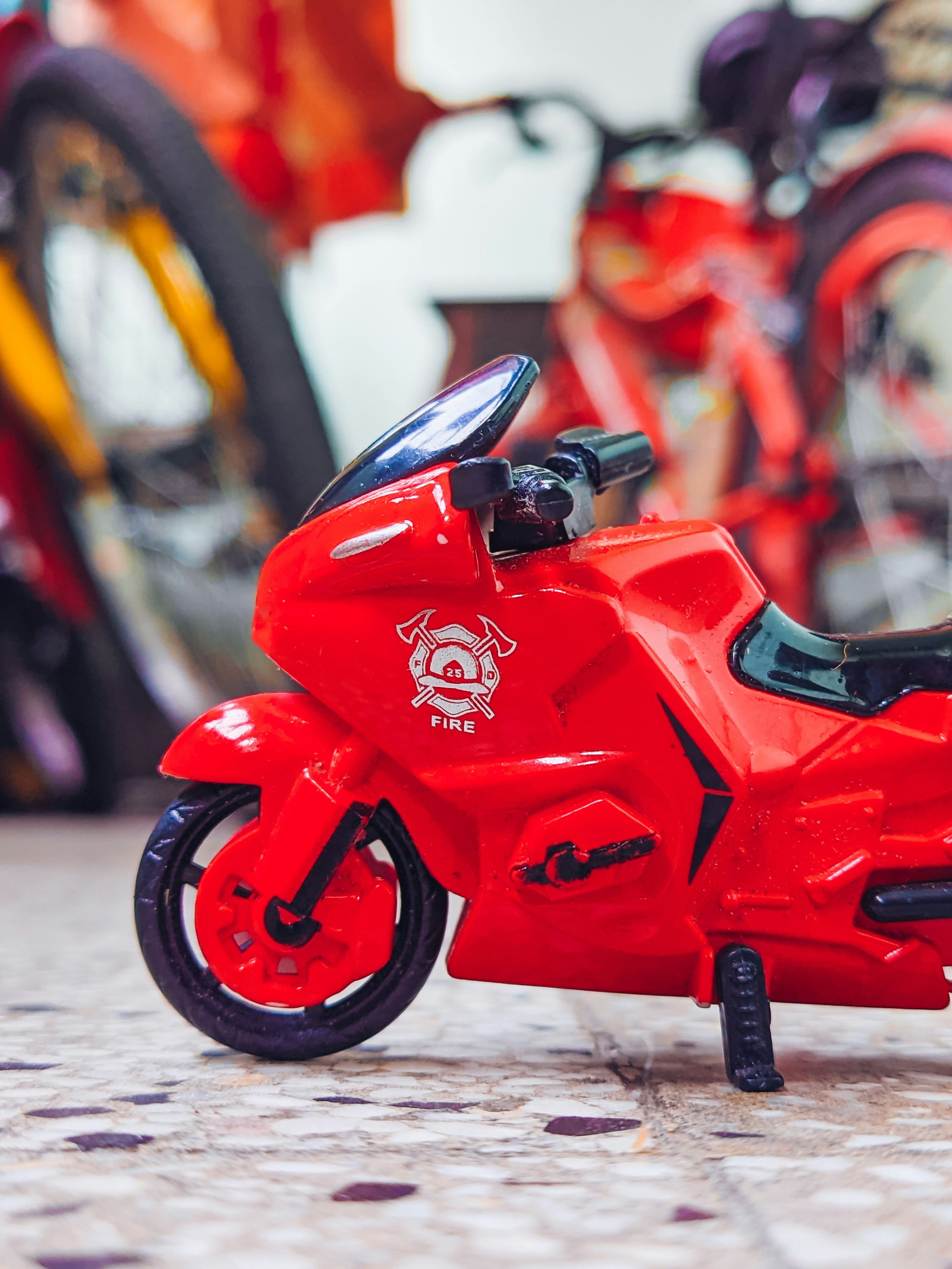 T-Rex und sein Motorradtraum