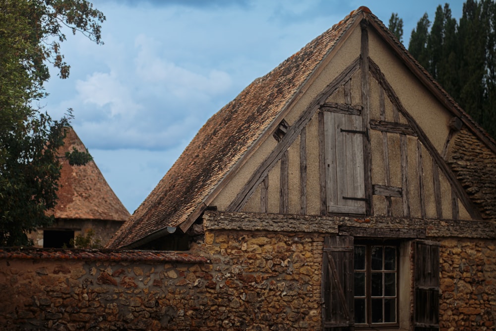 an old building with a thatched roof and windows