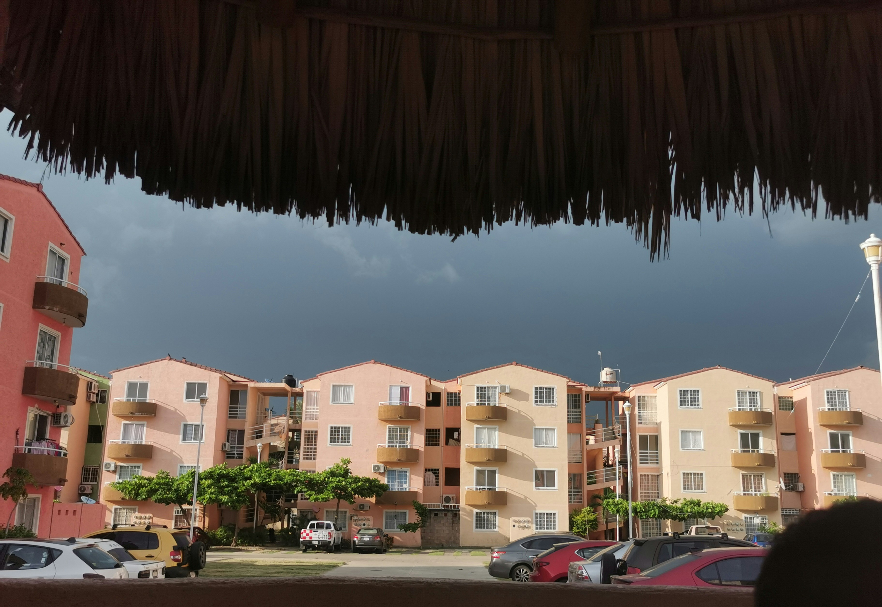 a group of cars parked in front of a multi - story building
