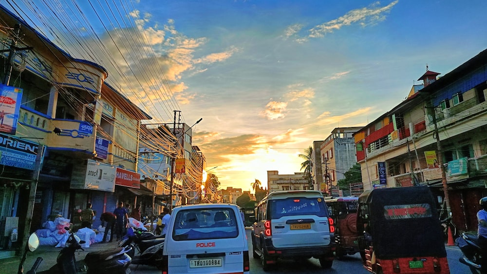 a city street filled with lots of traffic