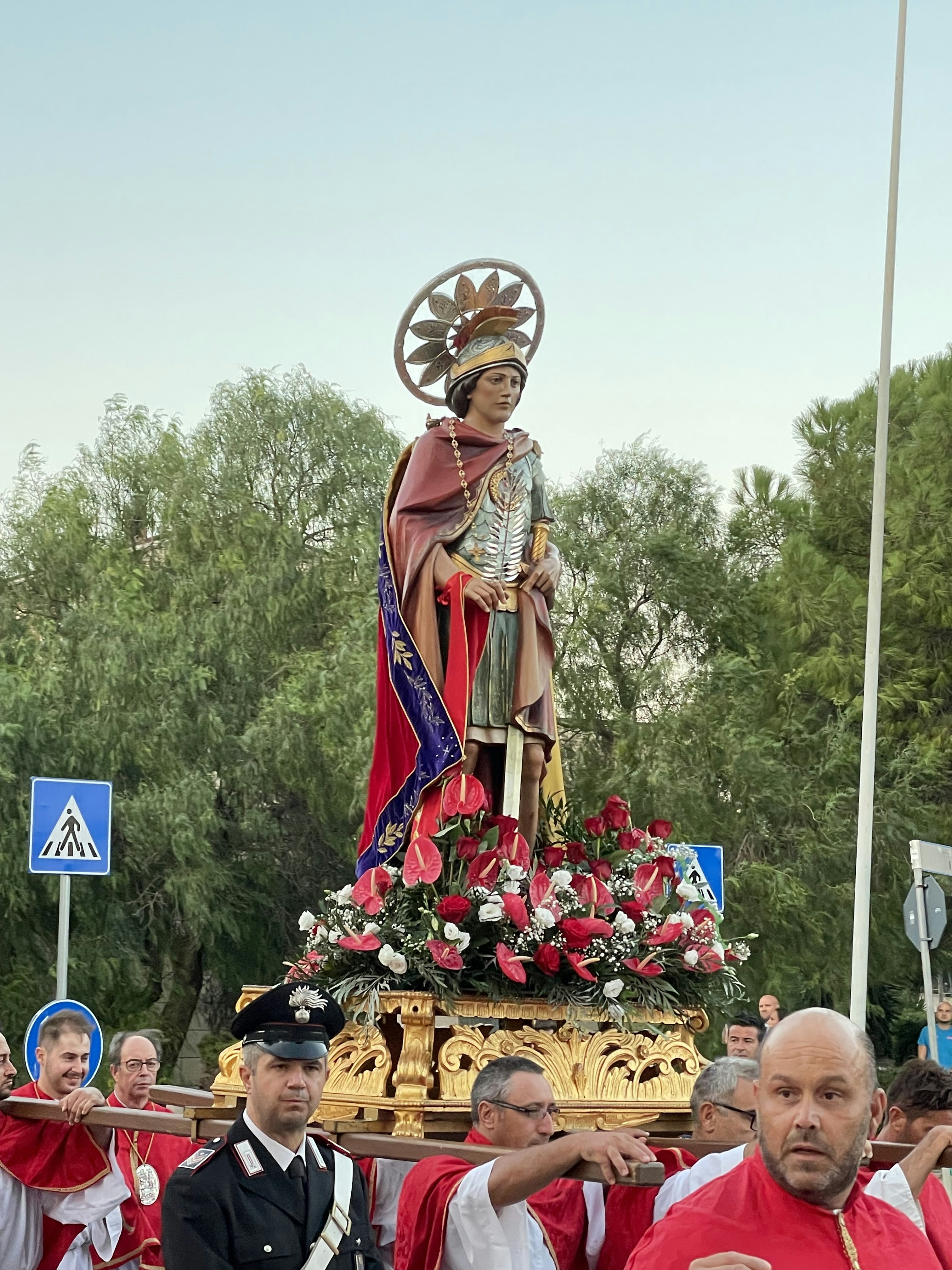 Os Principais Símbolos de São João e Sua Importância para os Devotos