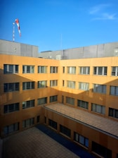 Exterior view of Z Kuşağı Kurs Merkezi building in Defne Sümerler neighborhood on a sunny day