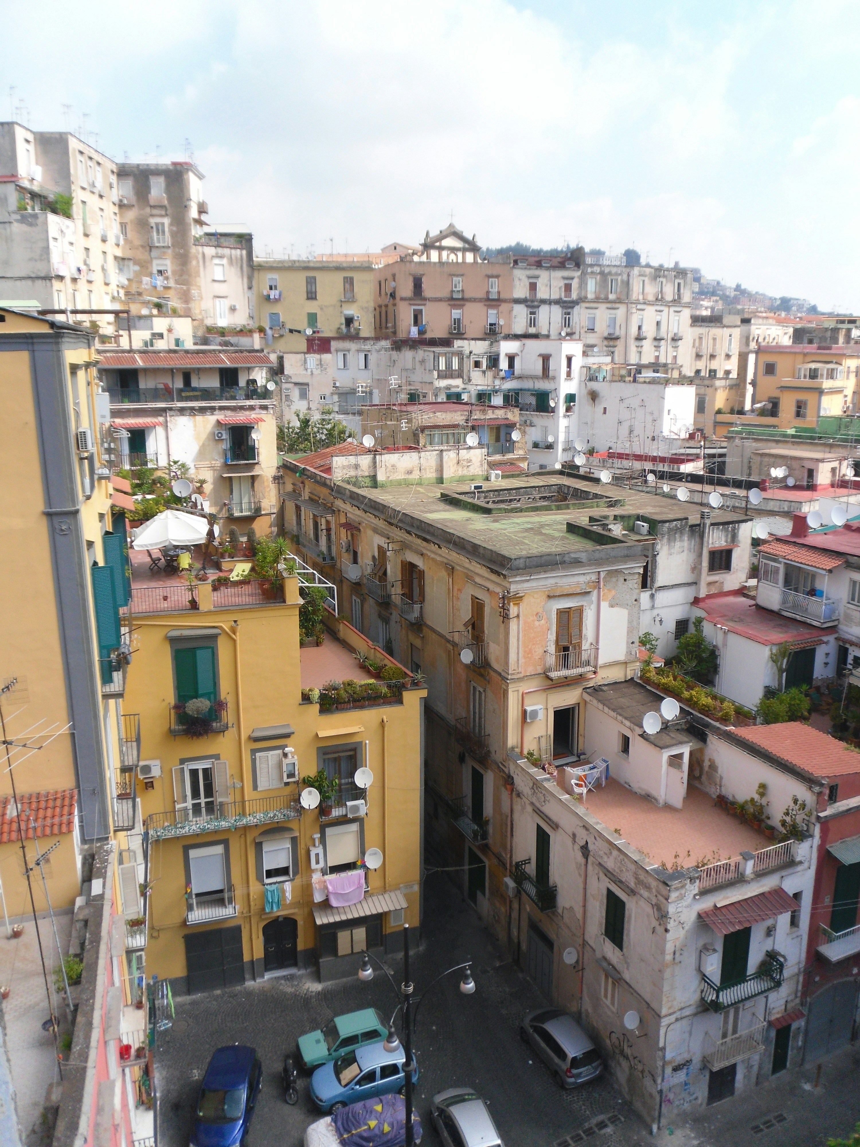 كيف تتأقلم الزوجة الأوروبية مع الحياة في حي شعبي مصري؟