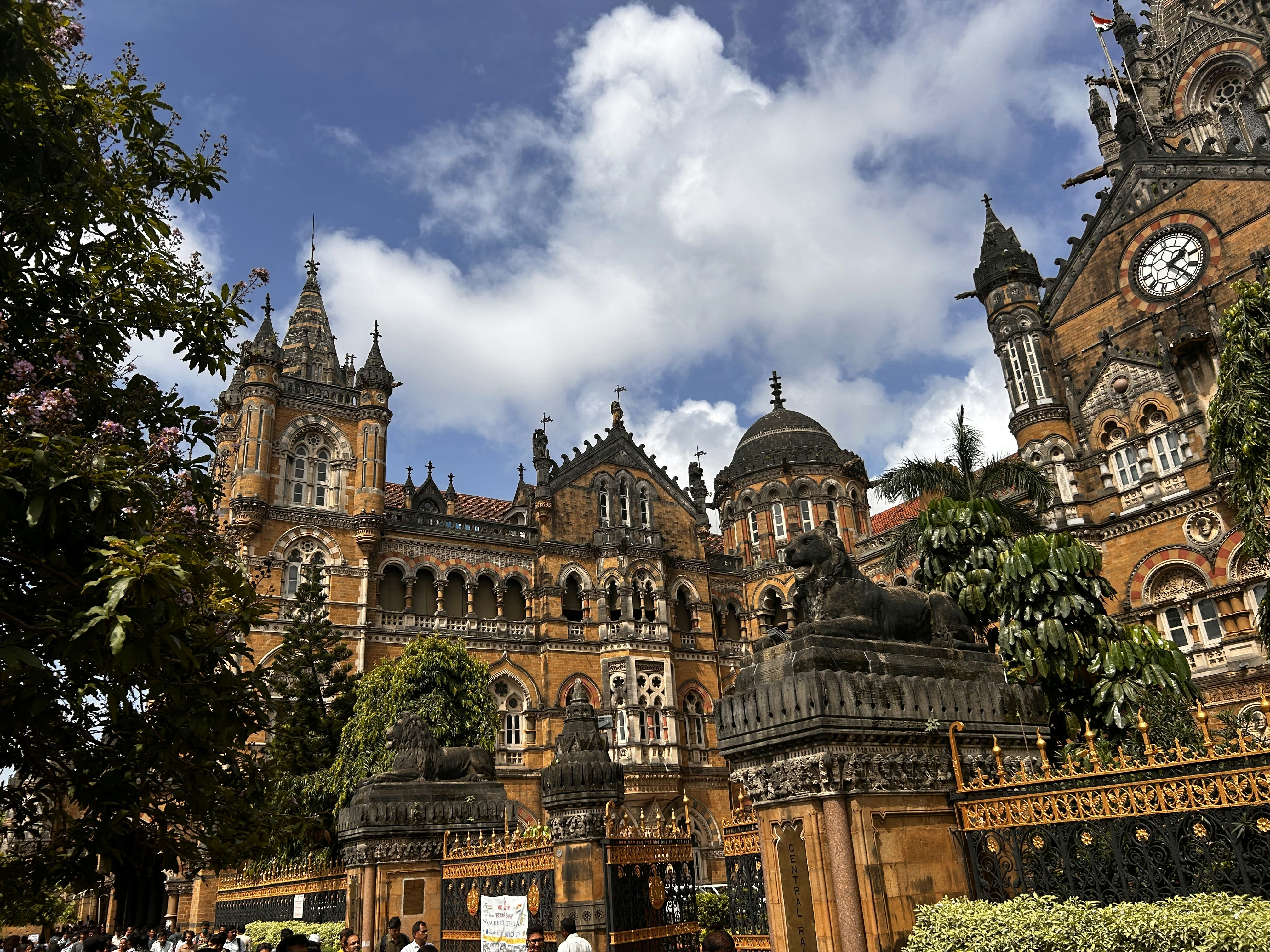 photo-1697198603628-cc0b43ab110b?ixid=M3wxMjA3fDB8MXxzZWFyY2h8Nnx8aWIlMjBtYXRocyUyMHR1aXRpb24lMjBpbiUyMG11bWJhaXxlbnwwfHx8fDE3NjUwMDI1NTN8MA\u0026ixlib=rb-4.1.0