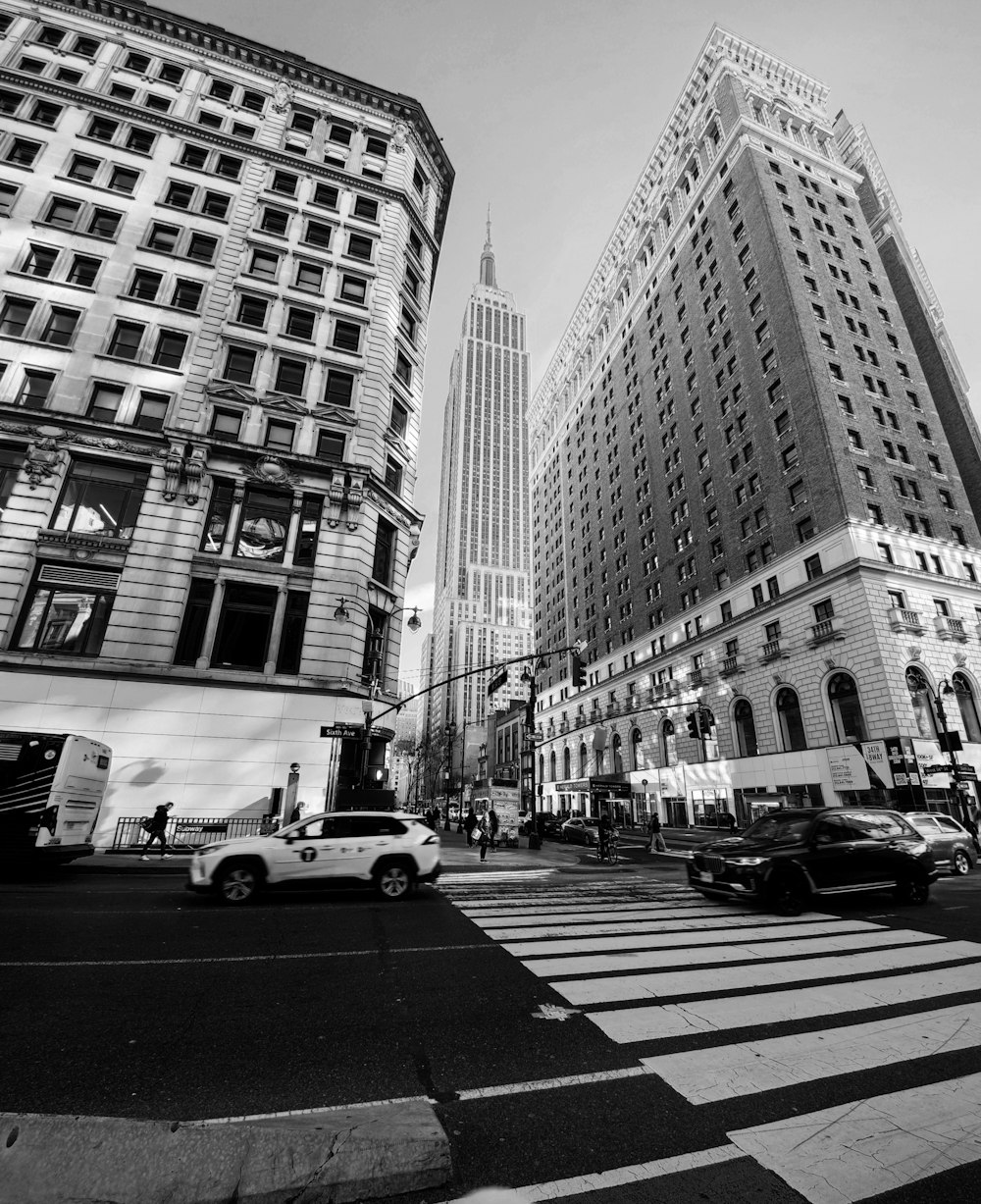 a black and white photo of a city street