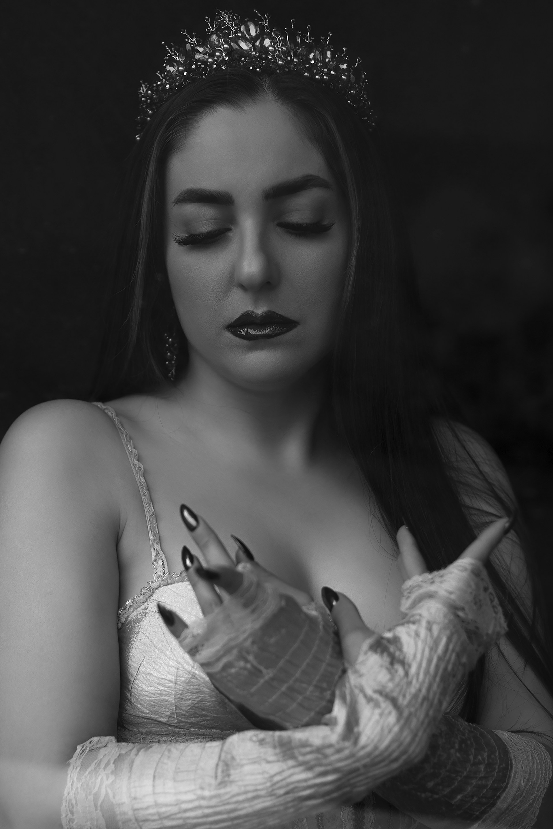 black and white bed linen