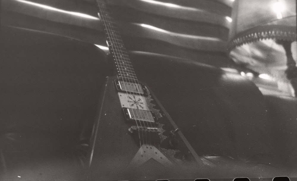 a black and white photo of a guitar