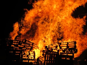 a bunch of fire burning in the dark