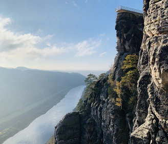 View of the Dordogne river from the nearby walking trails around Castelnaud la Chapelle.