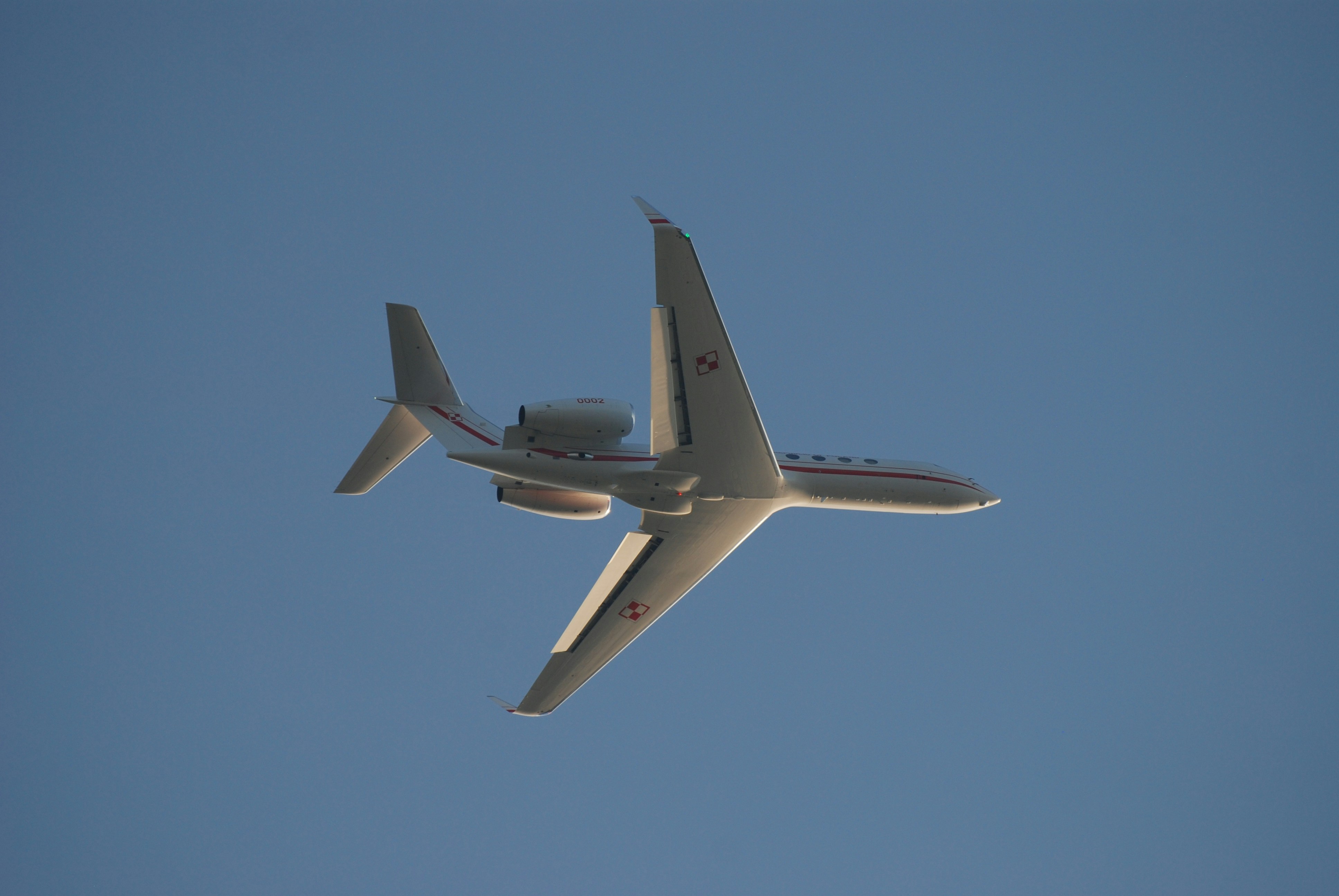 a plane flying in the sky with its landing gear down, Polish Air Force Gulfstream G550 Going around, taken with Nikon D80 and a 70-300mm Zoom lens also from Nikon