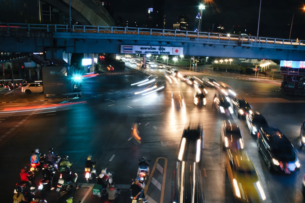 a city street filled with lots of traffic at night