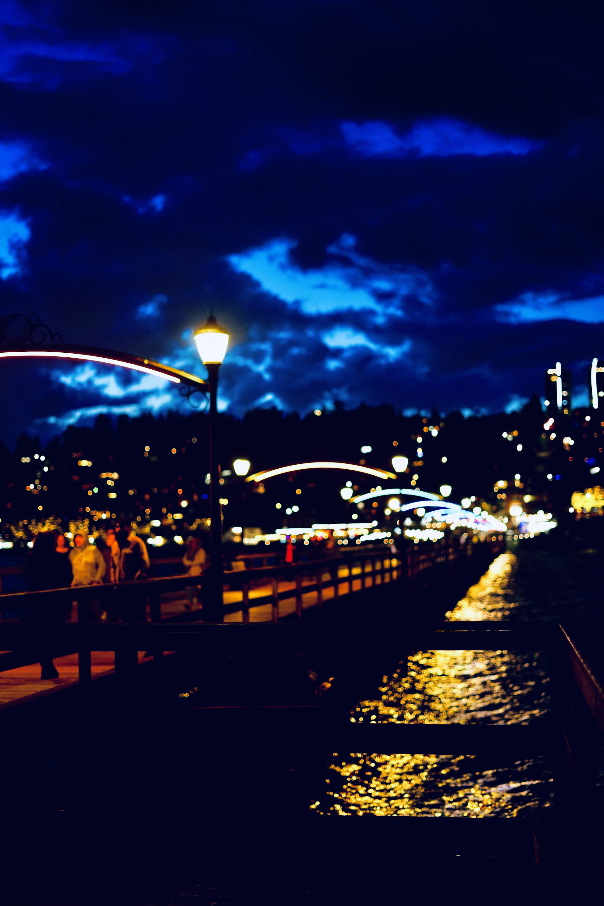 gray computer monitor