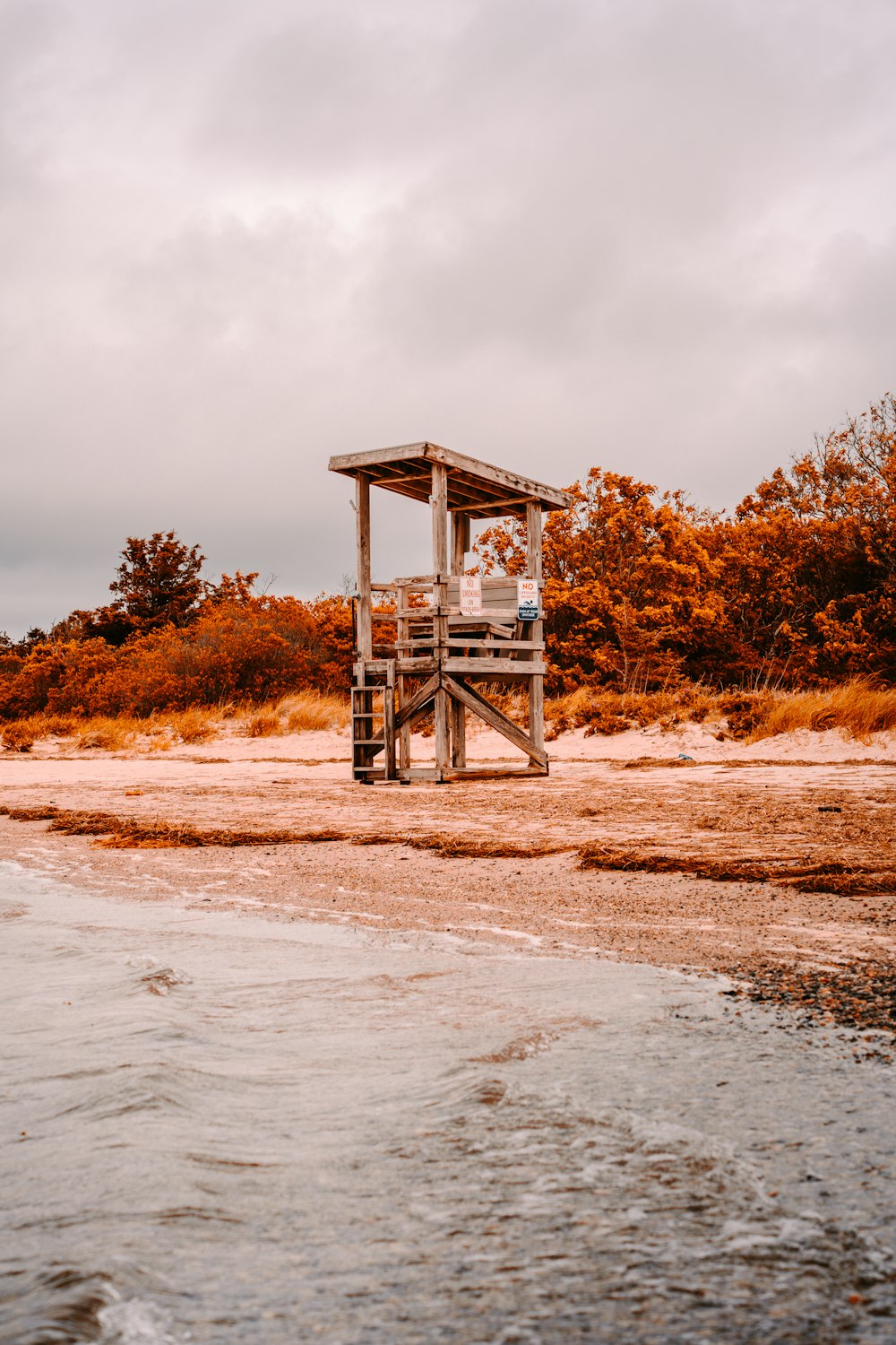 a life guard stand on the beach near the water