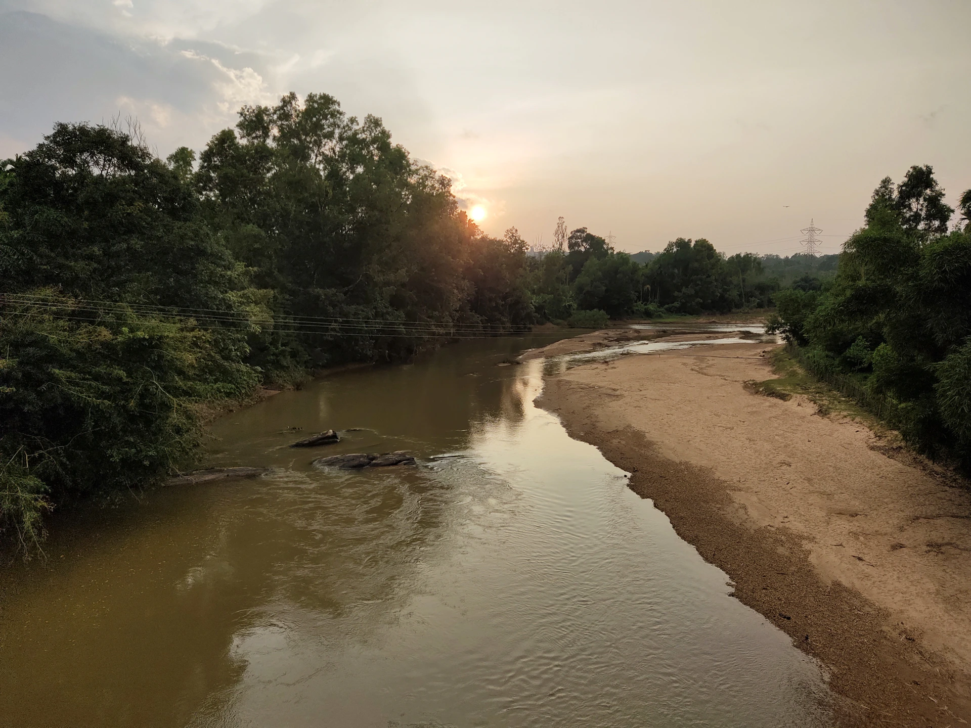 gray computer monitor