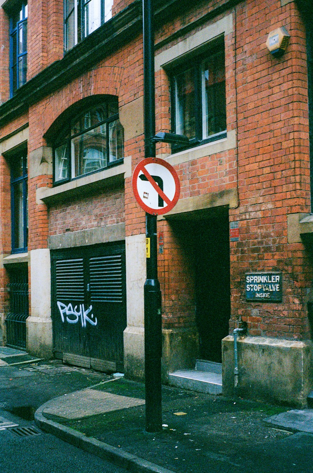 a no right turn sign on a street corner