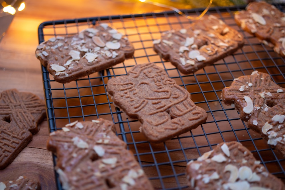 a bunch of cookies that are on a cooling rack