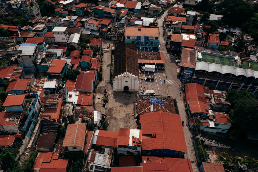 Vista de dron del casco urbano de Santa Catarina Palopó.