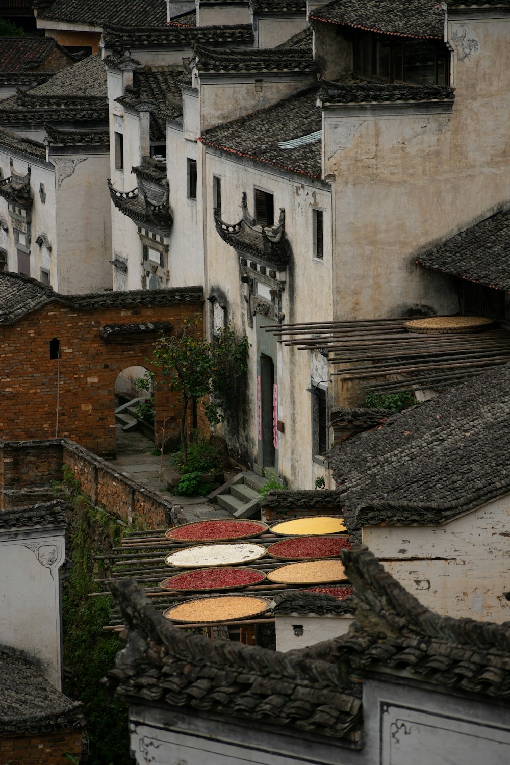 a row of buildings with surfboards on top of them