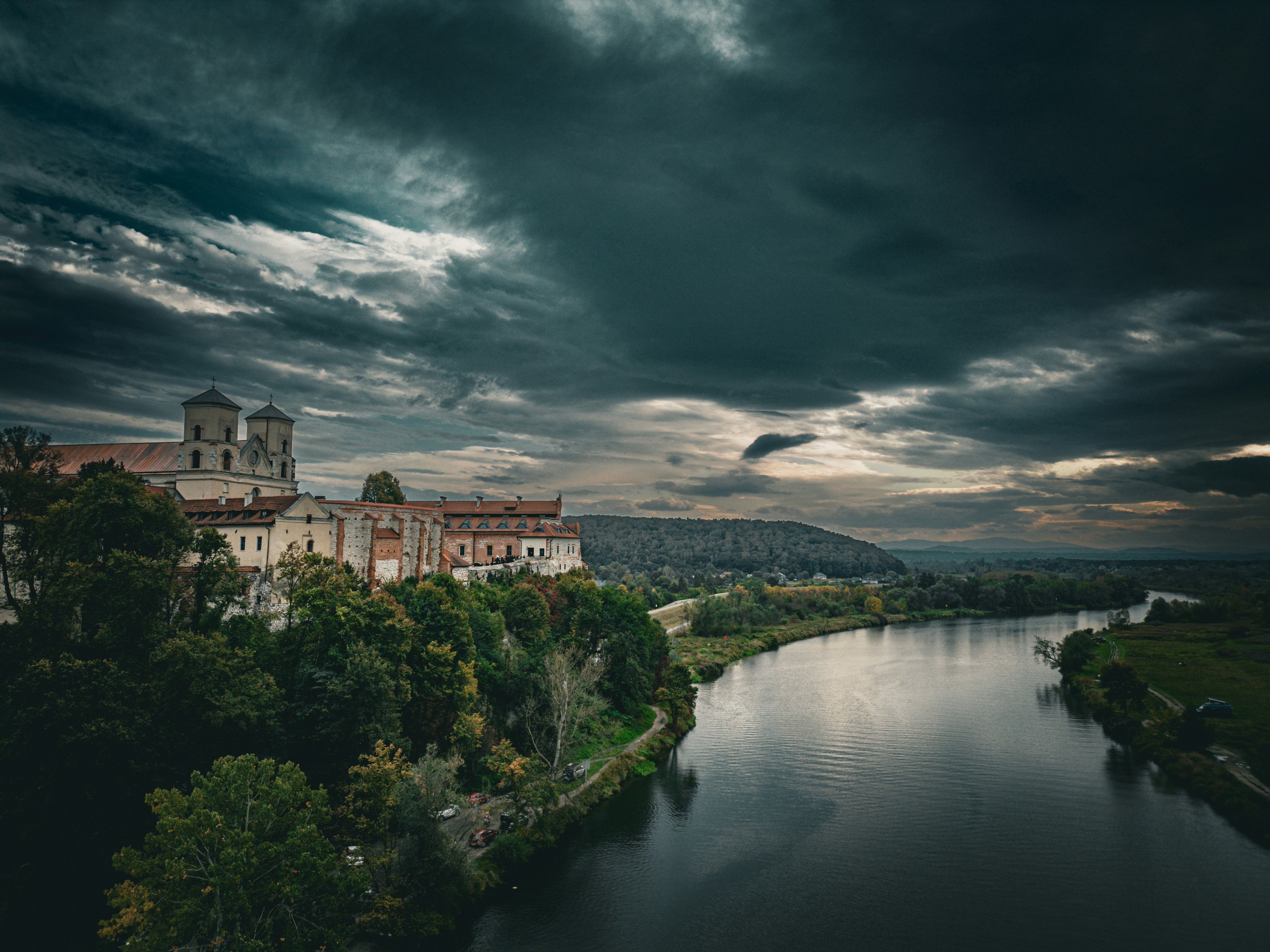 FOG HOUSE Pub & Grill