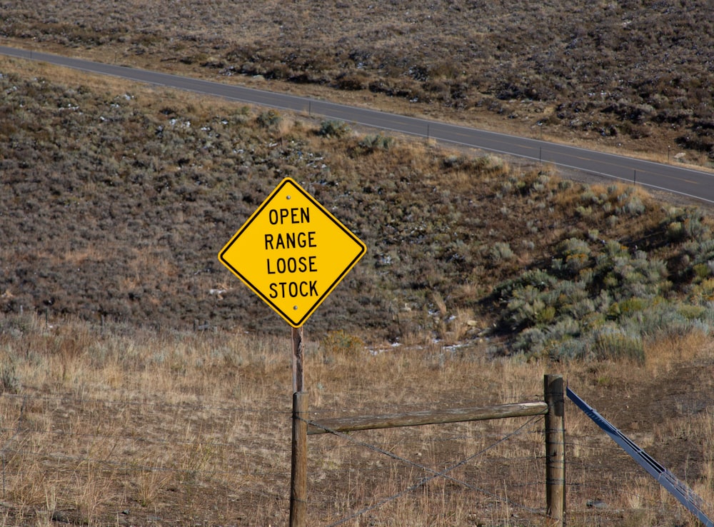 a yellow sign that says open range loose stock